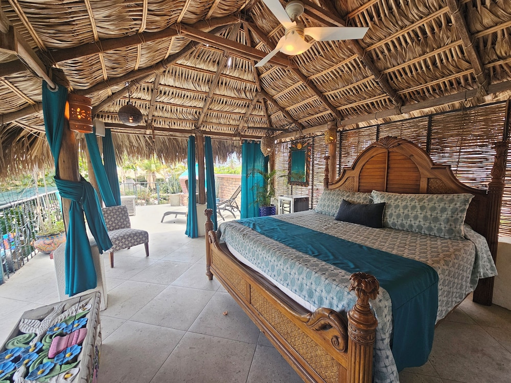Honeymoon Room photo 1