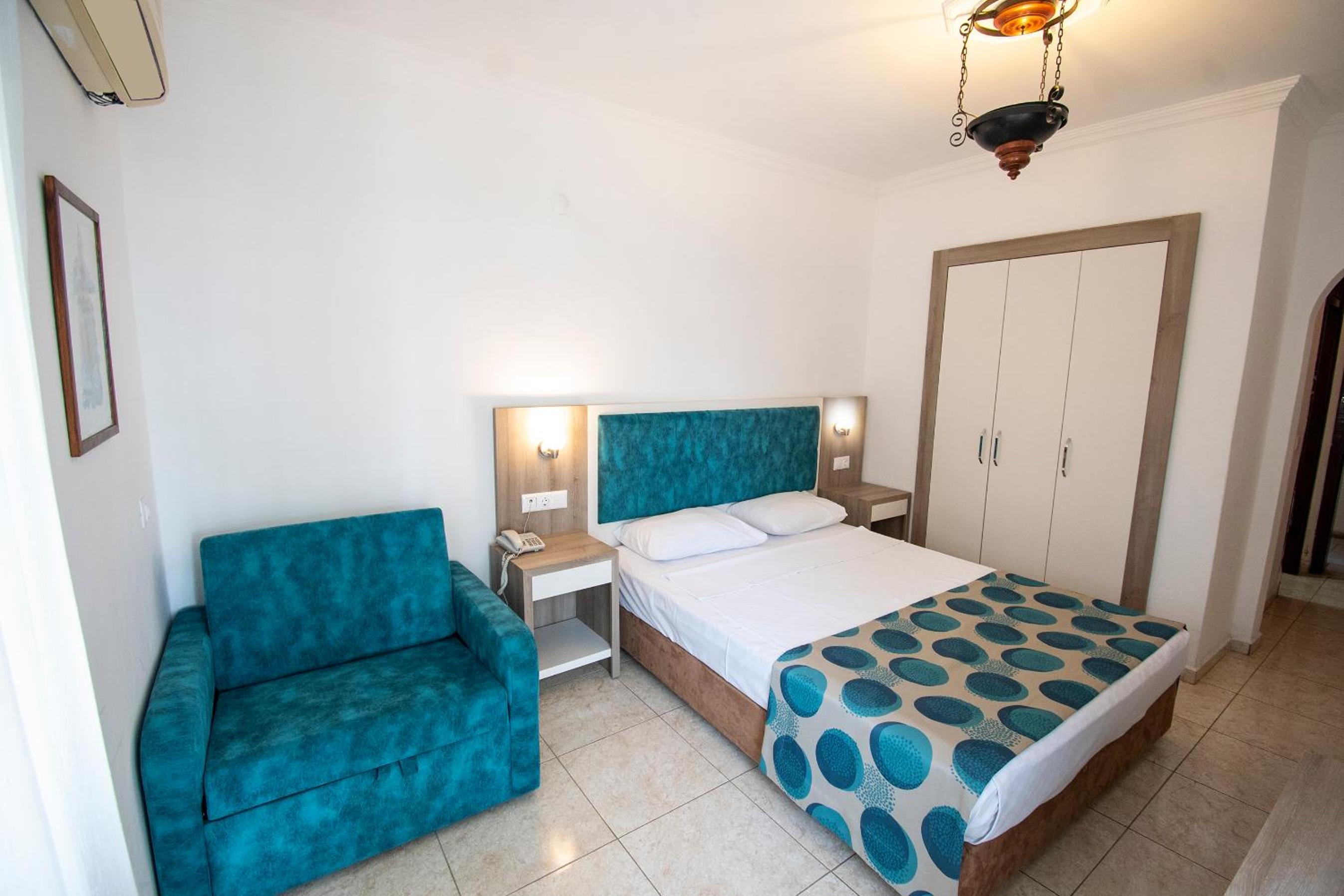 Standard Double or Twin Room with Sea View - Photo 6