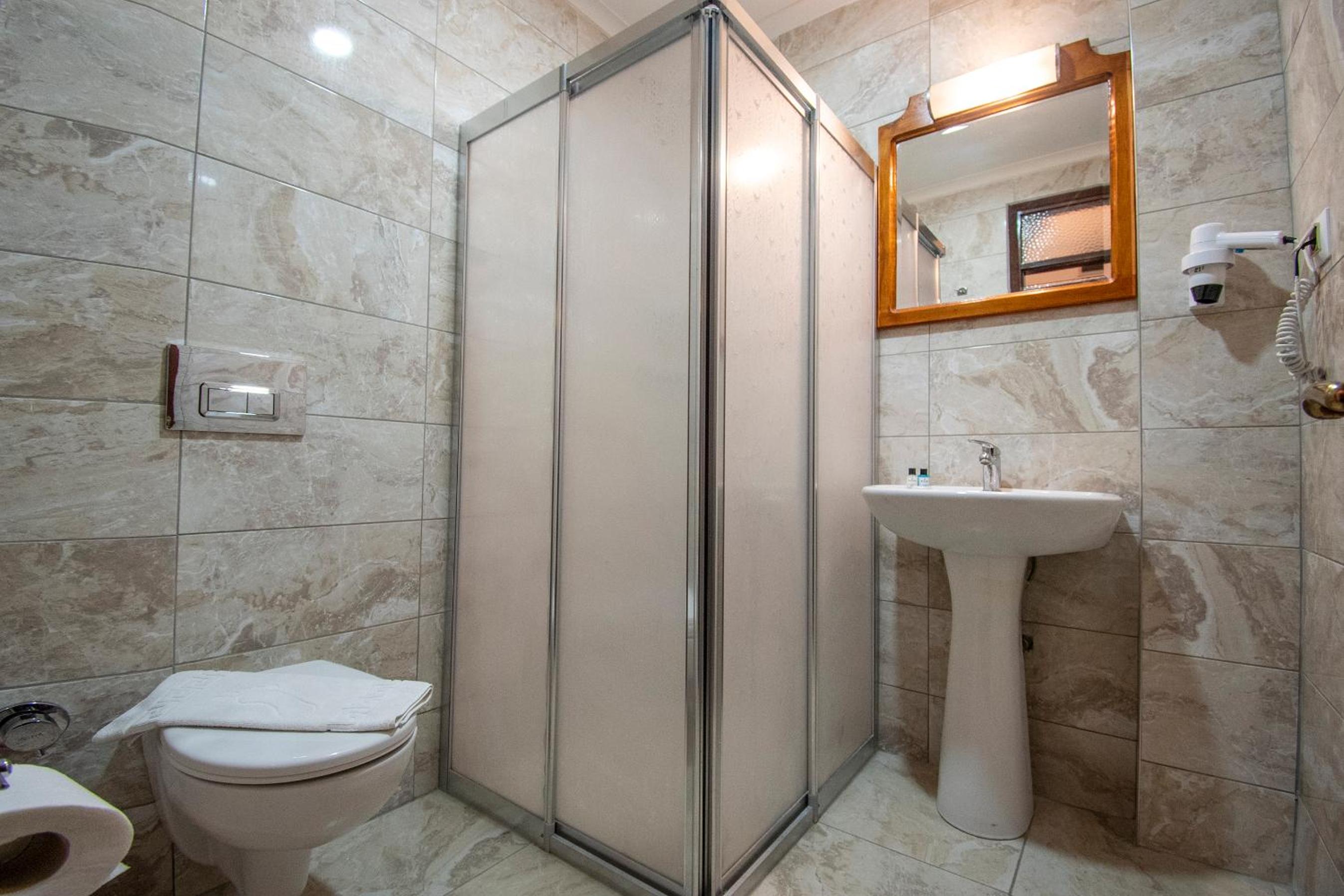 Standard Double or Twin Room with Sea View - Photo 7