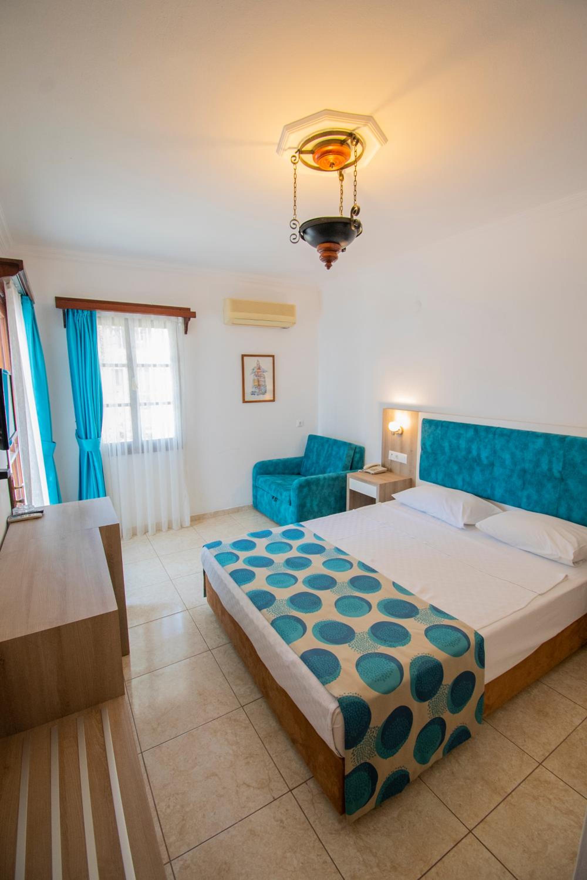Standard Double or Twin Room with Sea View - Photo 5
