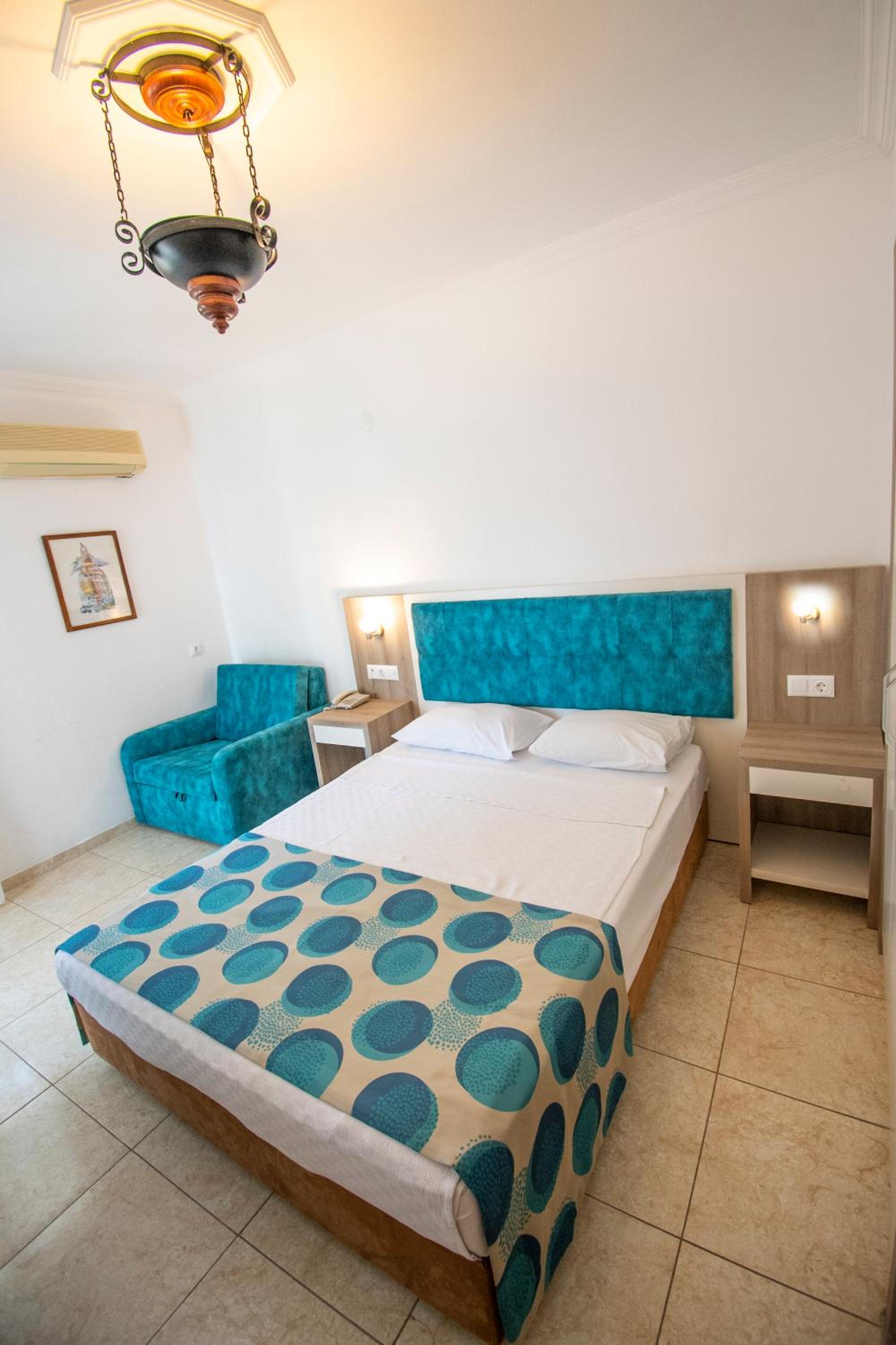 Standard Double or Twin Room with Sea View - Photo 11