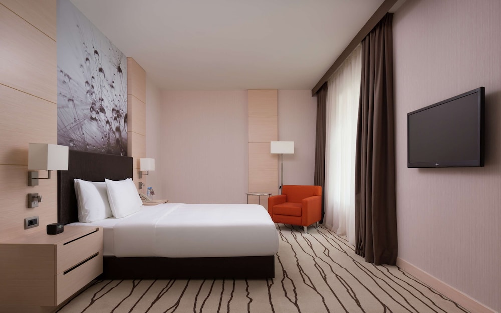 Queen Accessible Guest Room photo 3