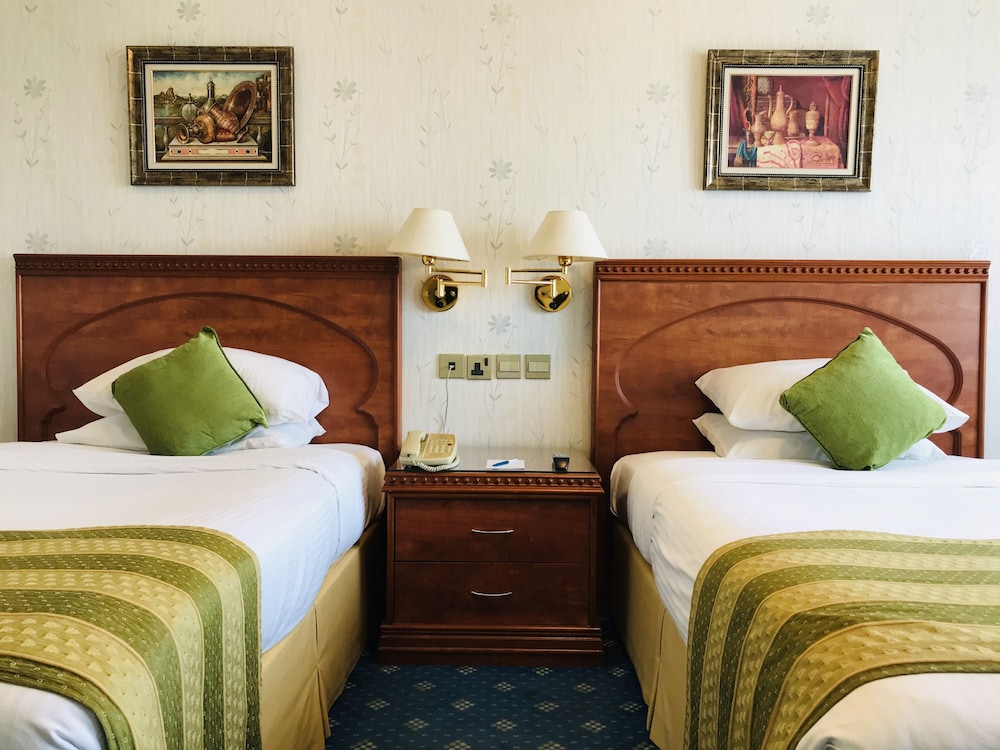 Standard Twin Room, 2 Twin Beds, Balcony (Dubai Creek View) photo 3