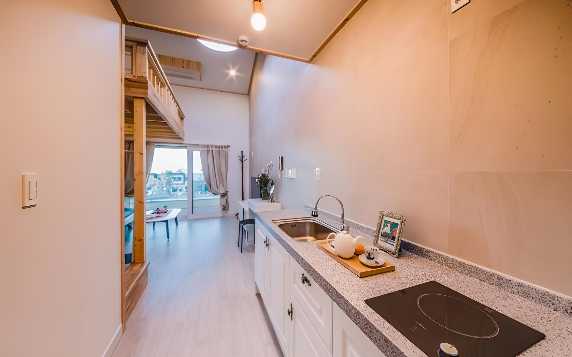 Room (Suite 106 (MIN 2 Night)) photo 2