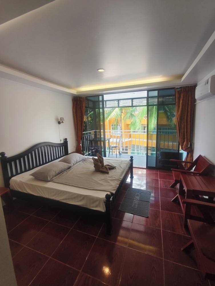 Classic Double Room, Balcony, Partial Ocean View