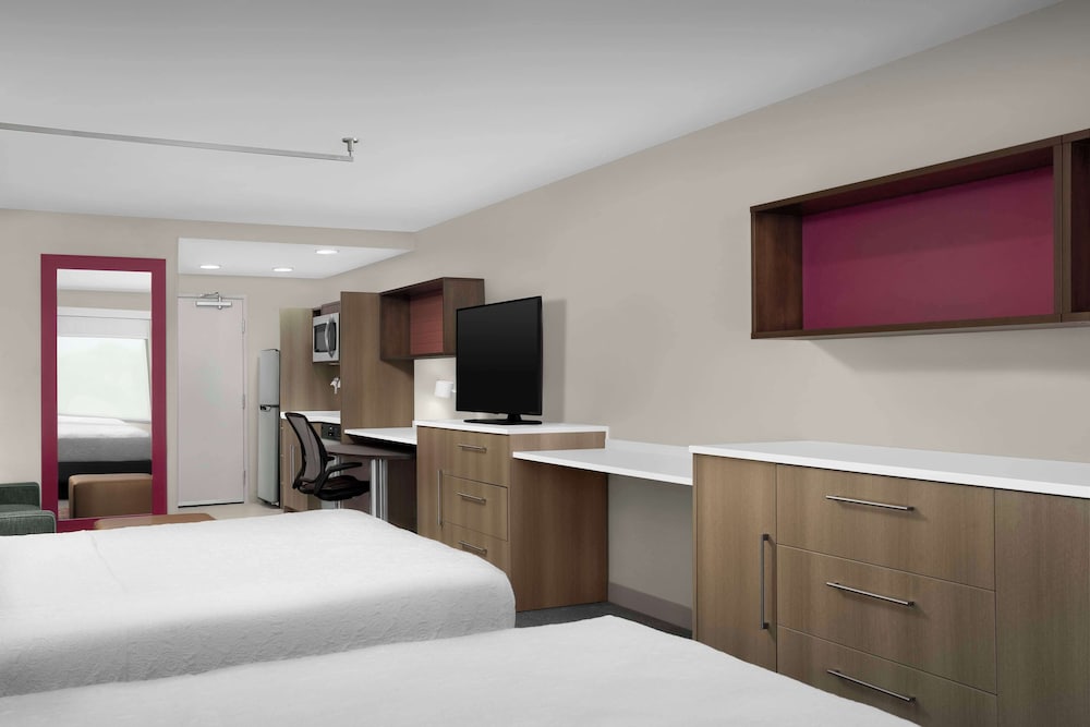 Studio, 2 Queen Beds, Accessible, Bathtub (Mobility & Hearing) photo 2