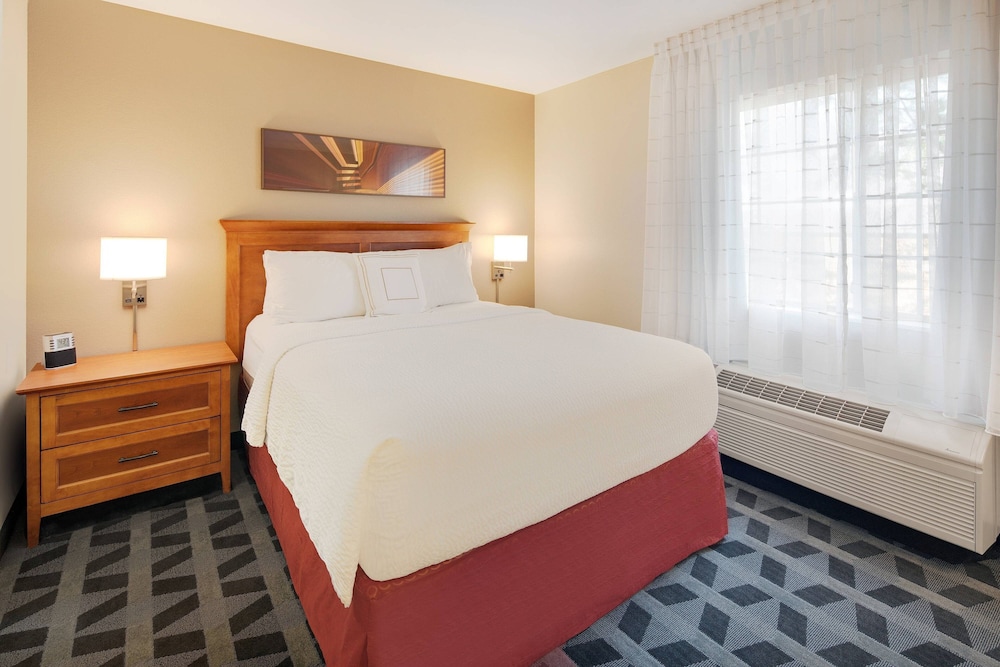 Studio, 1 Queen Bed with Sofa bed