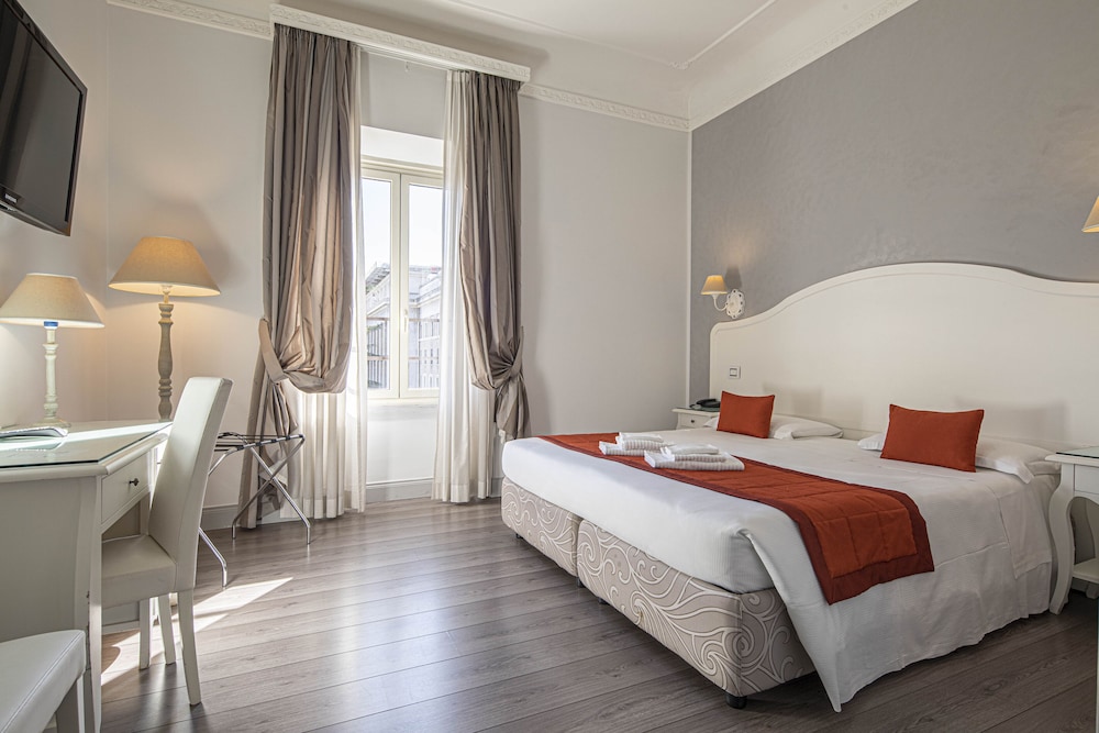 Standard Double or Twin Room photo 1