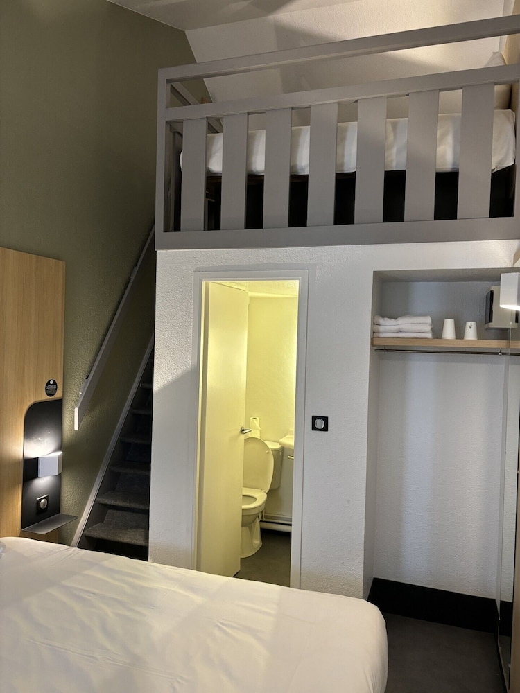 Family Room, Multiple Beds photo 3