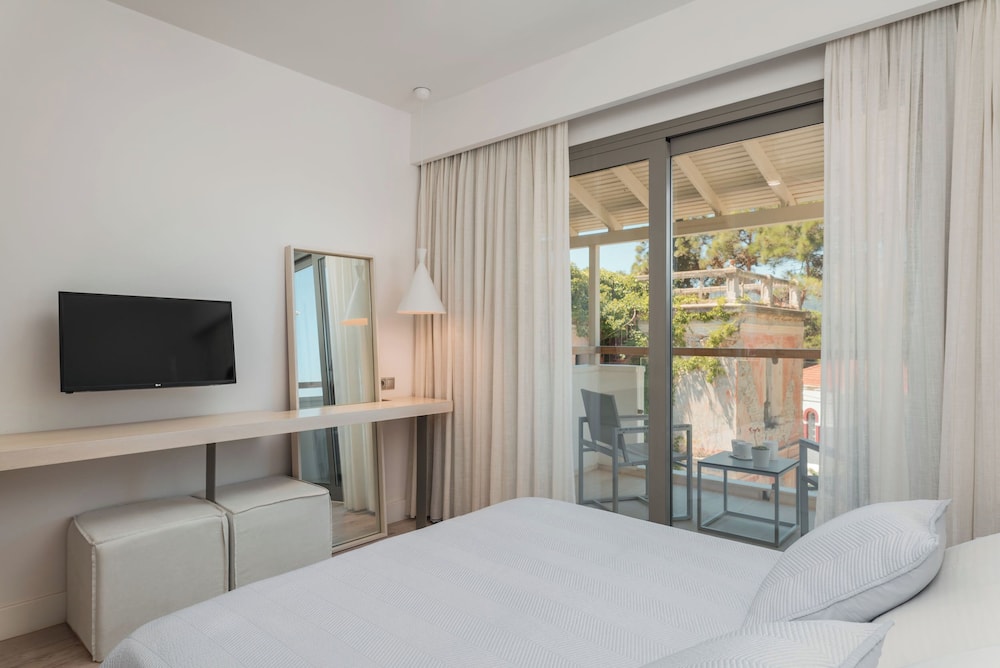 Deluxe Double or Twin Room, Balcony, Pool View - Photo 2
