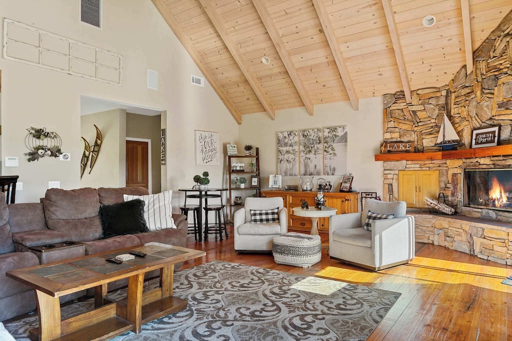 House, Multiple Beds, Patio, Mountain View (Bearfoot Lodge at Lake Arrowhead) photo 2