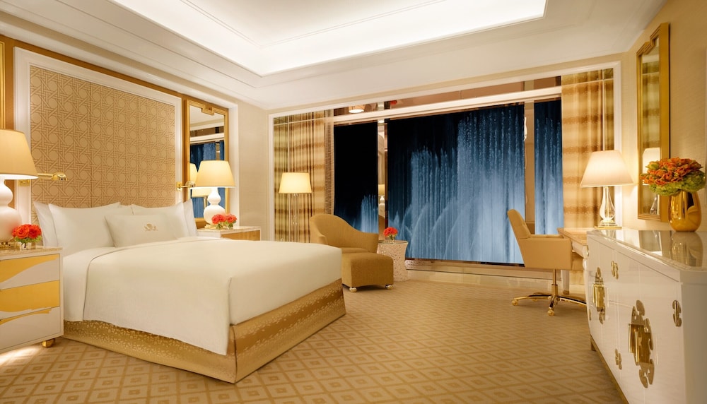 Fountain Parlor Suite