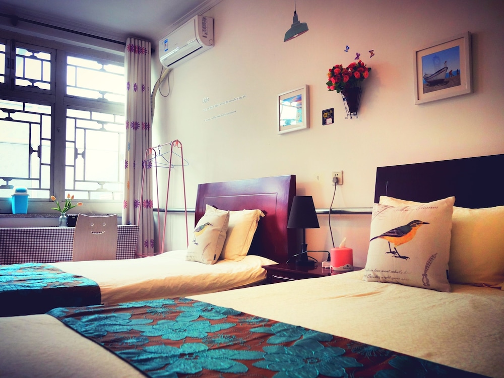 Economy Triple Room photo 2