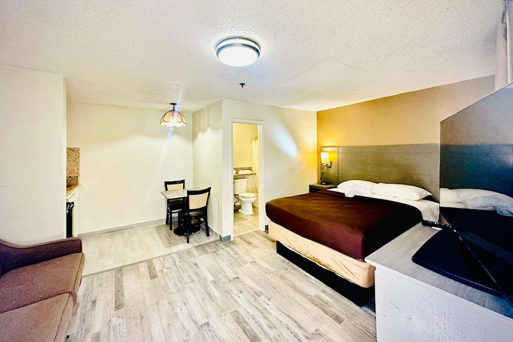 Room, 1 Queen Bed with Sofa bed, Non Smoking (Efficiency) - Photo 1