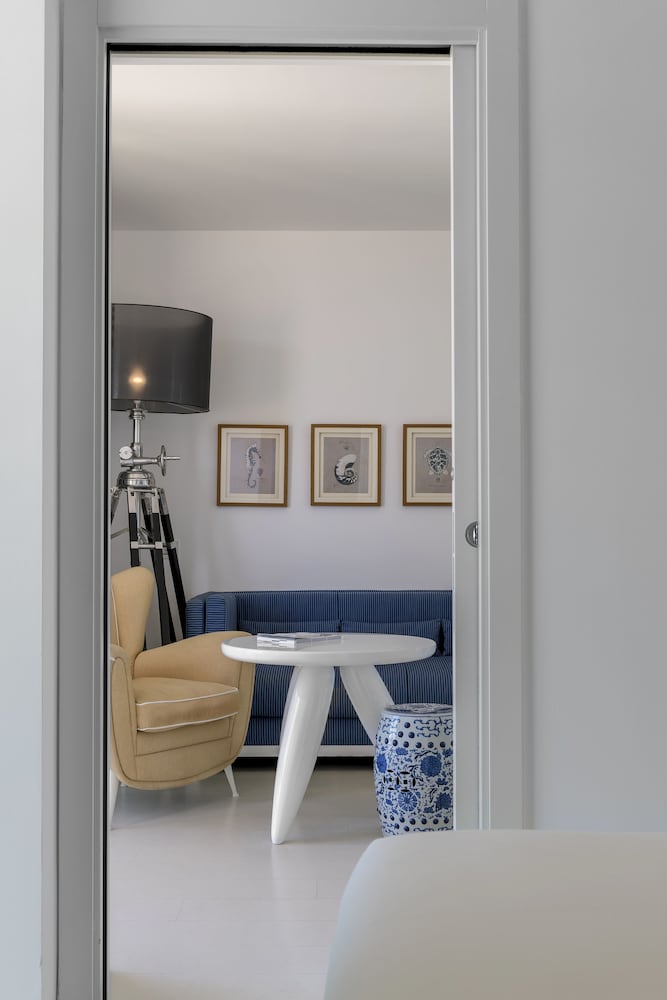 Junior Suite, 1 Queen Bed with Sofa bed, Non Smoking, Sea View, photo 6