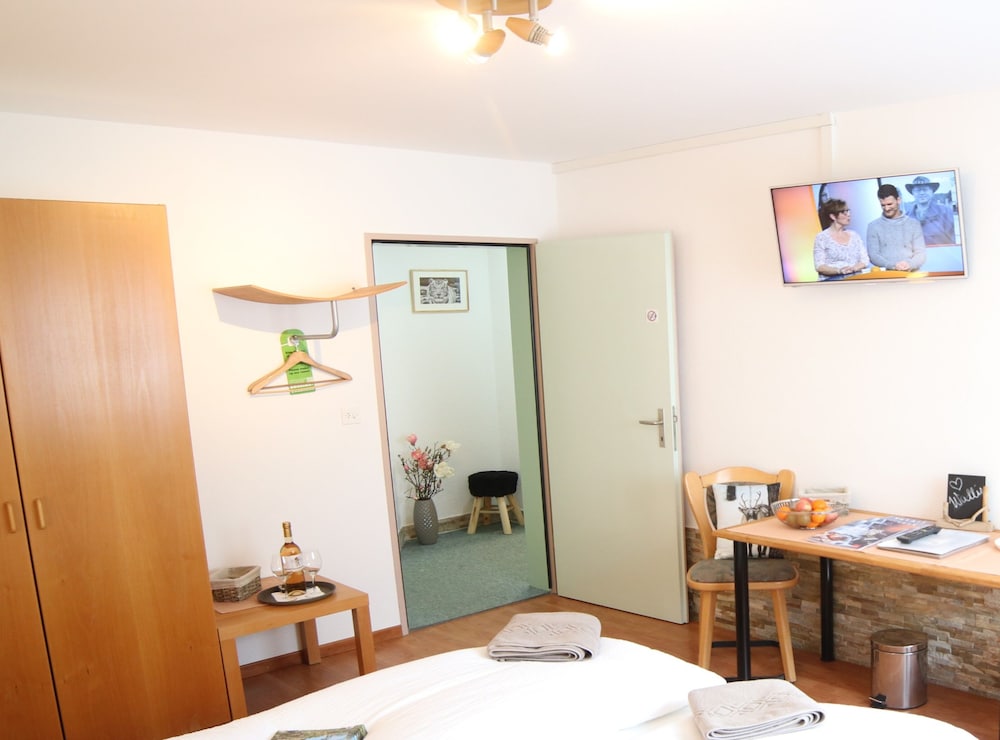 Standard Double Room, 1 Bedroom, Non Smoking, Mountainside photo 3