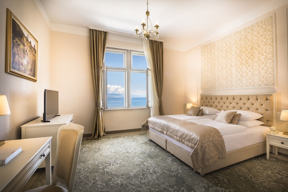 Superior Double Room, Sea View - Photo 1