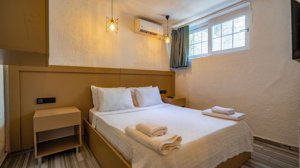 Economy Room