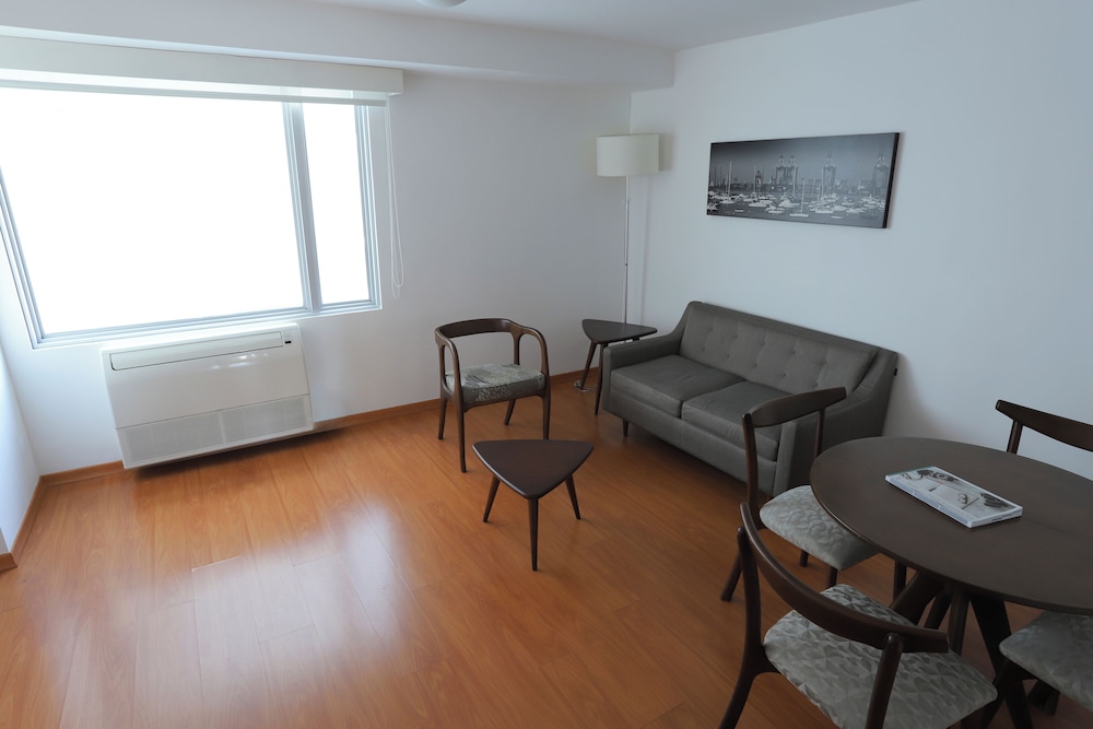 Suite, 1 King Bed - Photo 7