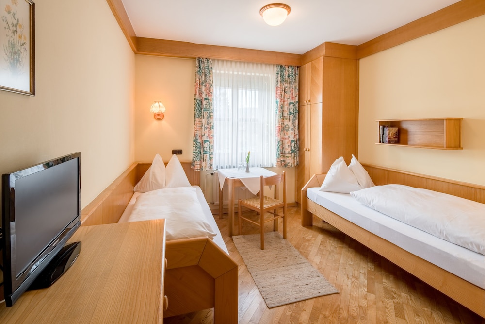 Classic Twin Room, Courtyard View