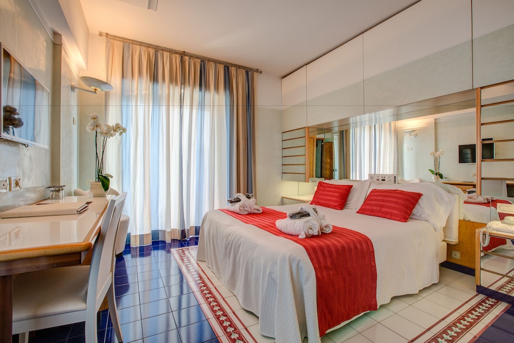 Superior Double or Twin Room, 1 Bedroom, Partial Ocean View