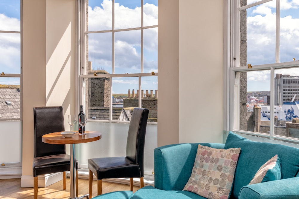 Superior Studio Suite, City View