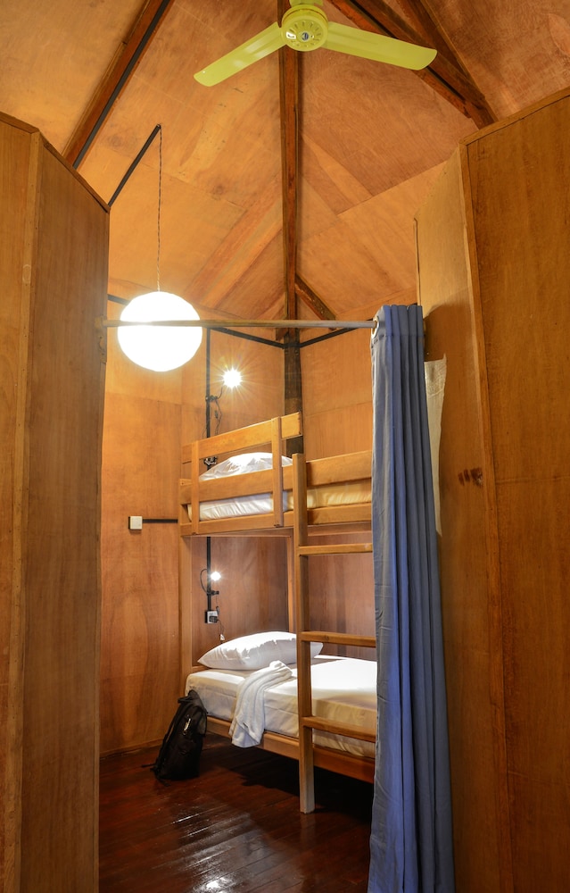 West female only dormitory room photo 1