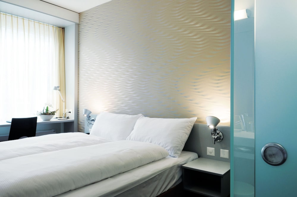 Business Room, 1 Queen Bed - Photo 4