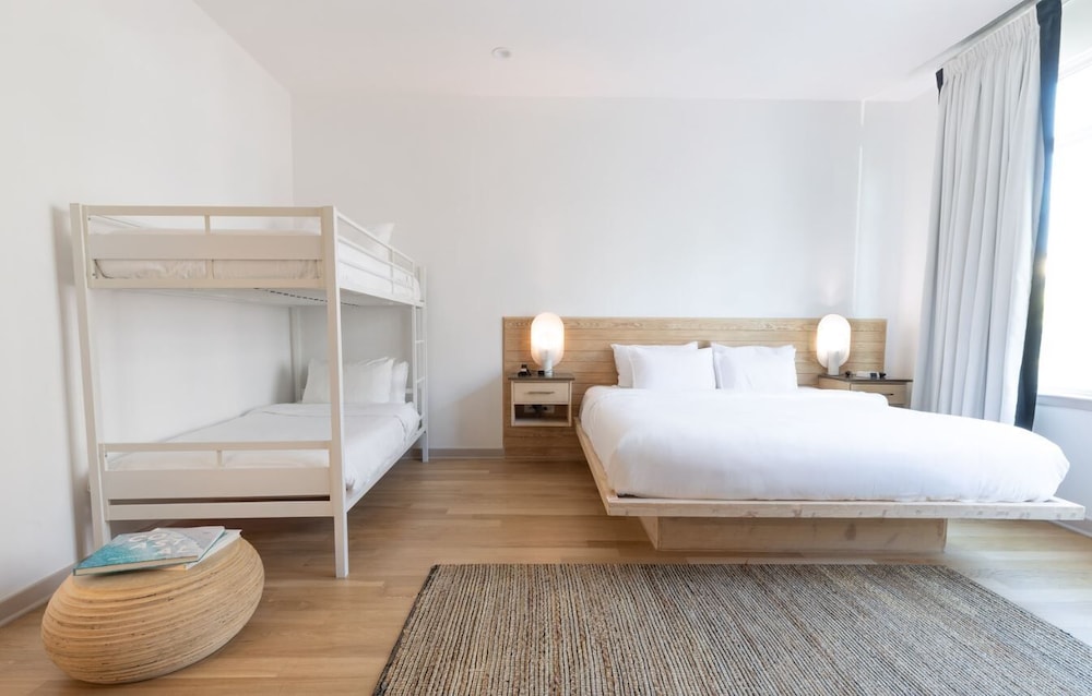 Deluxe Room, Multiple Beds, Fireplace photo 1