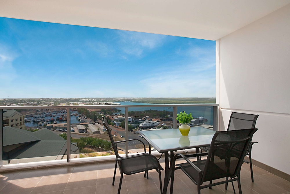 Executive Harbour View Apartment thumbnail 6