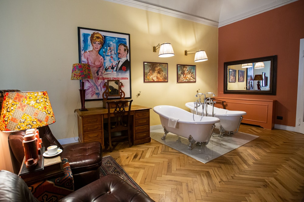 Standard Suite, City View photo 3