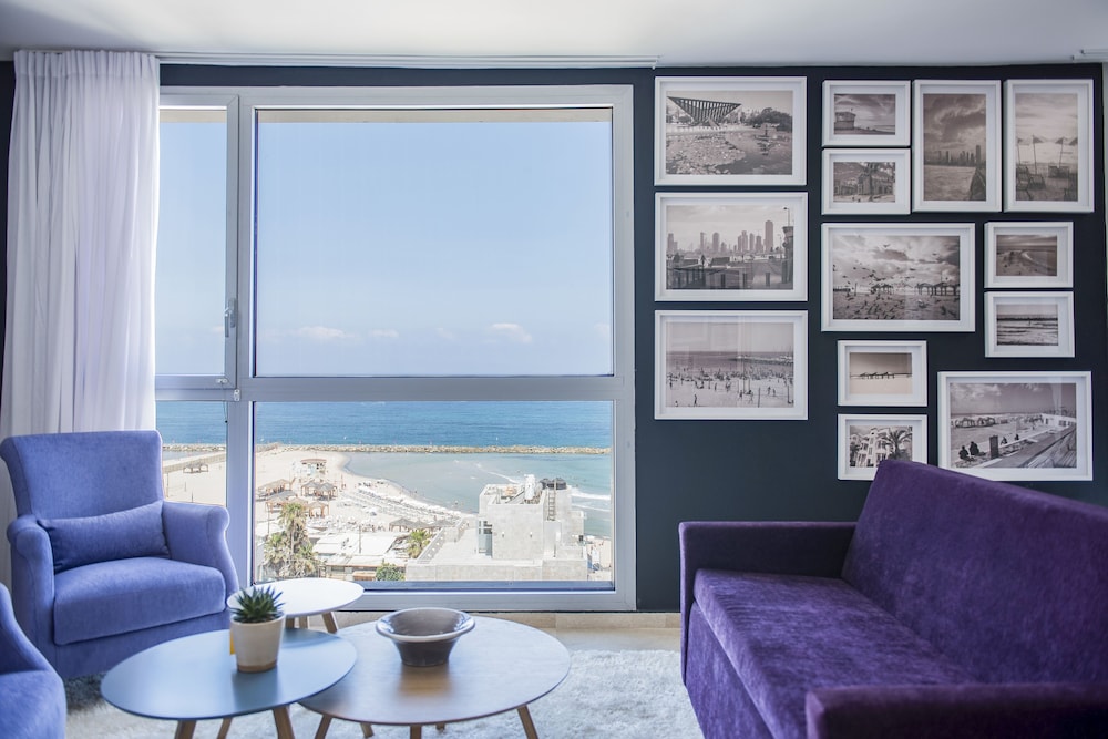 Classic Suite, 1 Queen Bed, Hot Tub, Sea View - Photo 5