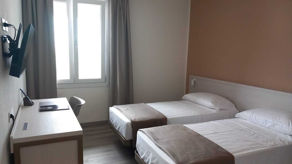 Double Room, Mobility Accessible - Photo 1