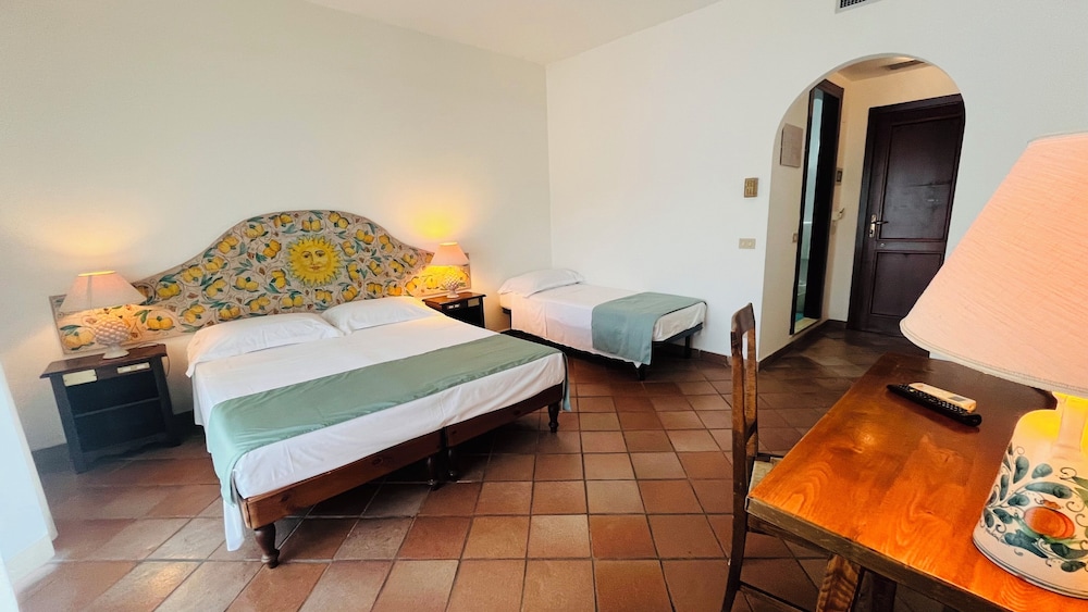 Deluxe Room, 1 Bedroom, Sea View photo 1