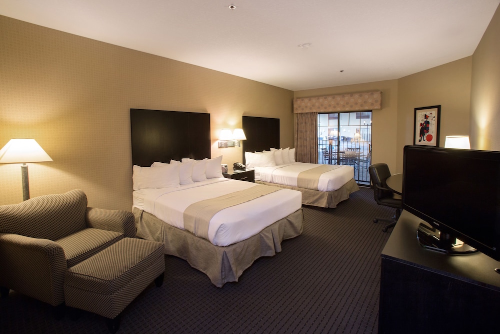 Standard Room, 1 King Bed photo 3