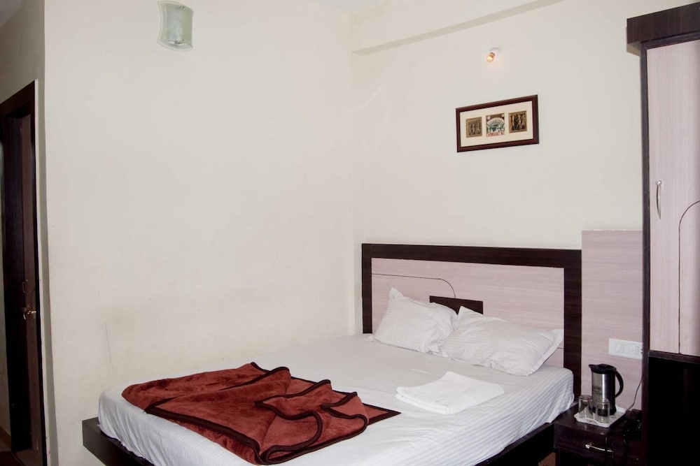 Deluxe Non-AC Room - Photo 2