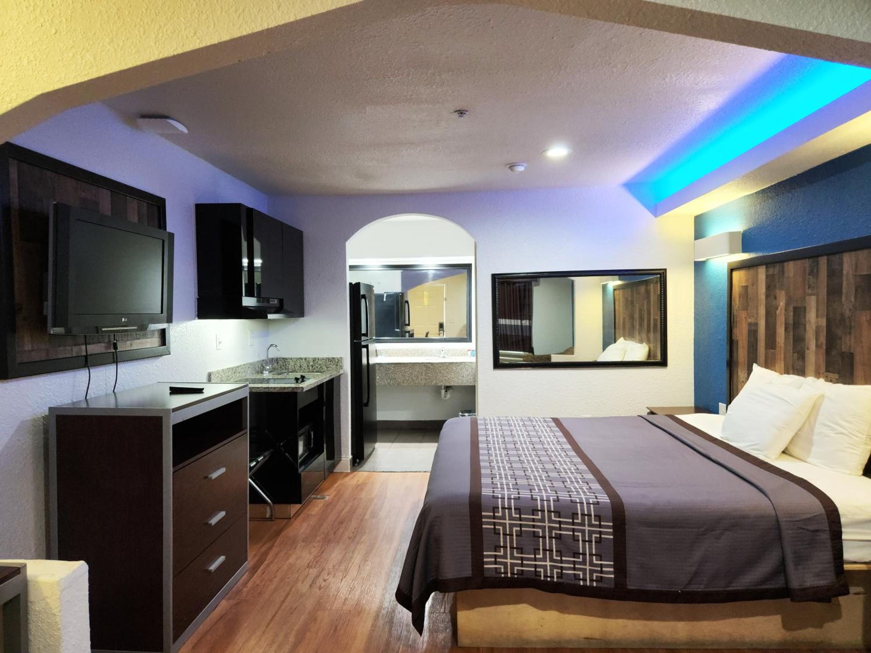 Deluxe King Room - Photo 3