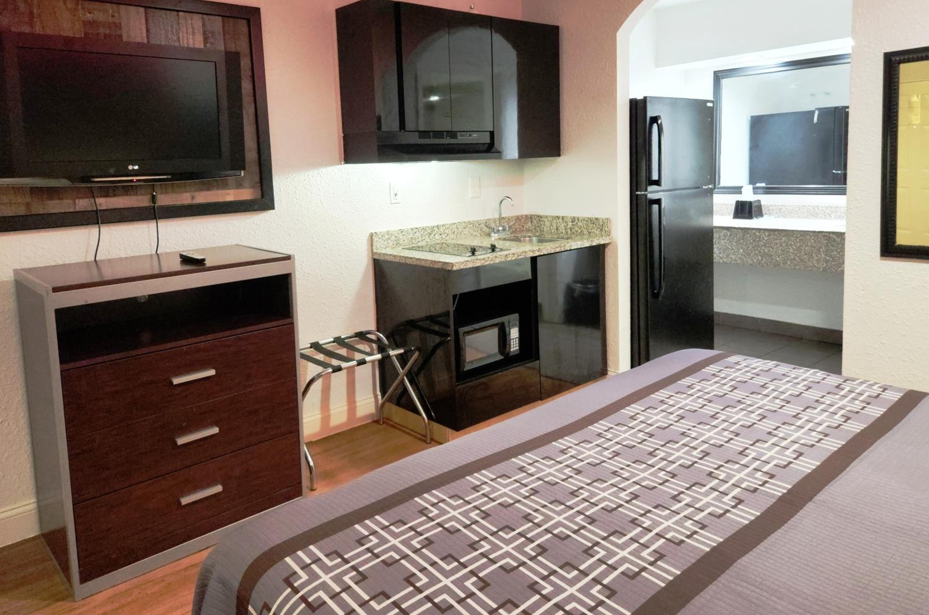 Deluxe King Room - Photo 4