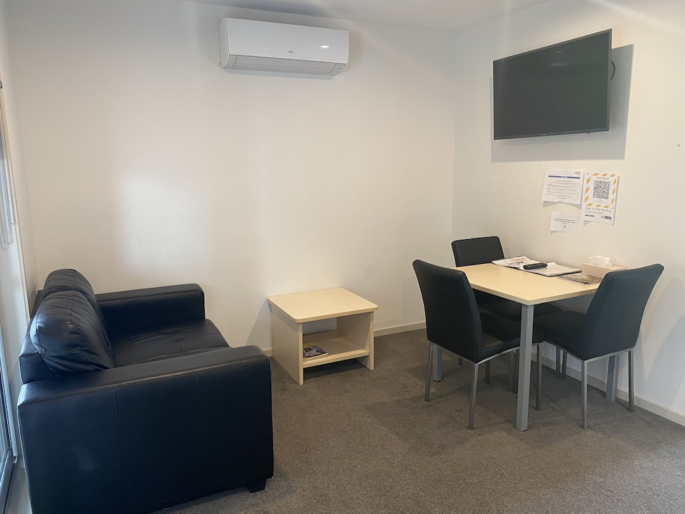 Executive Room, 2 Bedrooms, Refrigerator & Microwave (First Floor) thumbnail 5