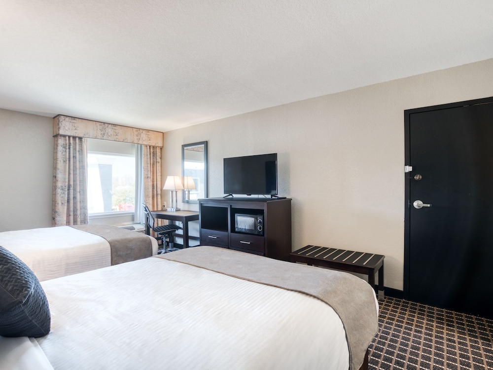 Room, 2 Queen Beds - Photo 4