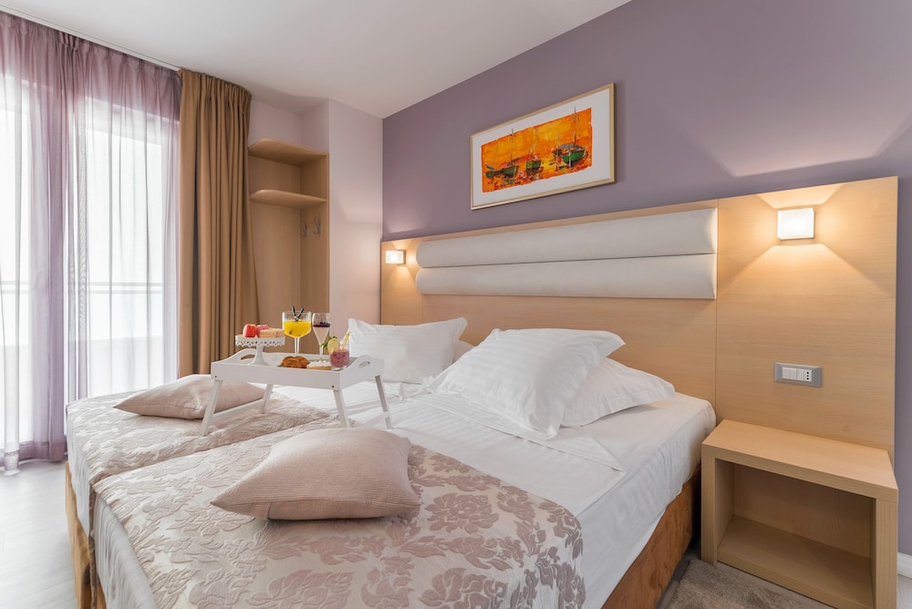 Twin Room, Balcony, Mountain View - Photo 8
