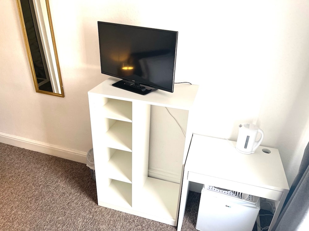 Economy Single Room, Ensuite photo 3