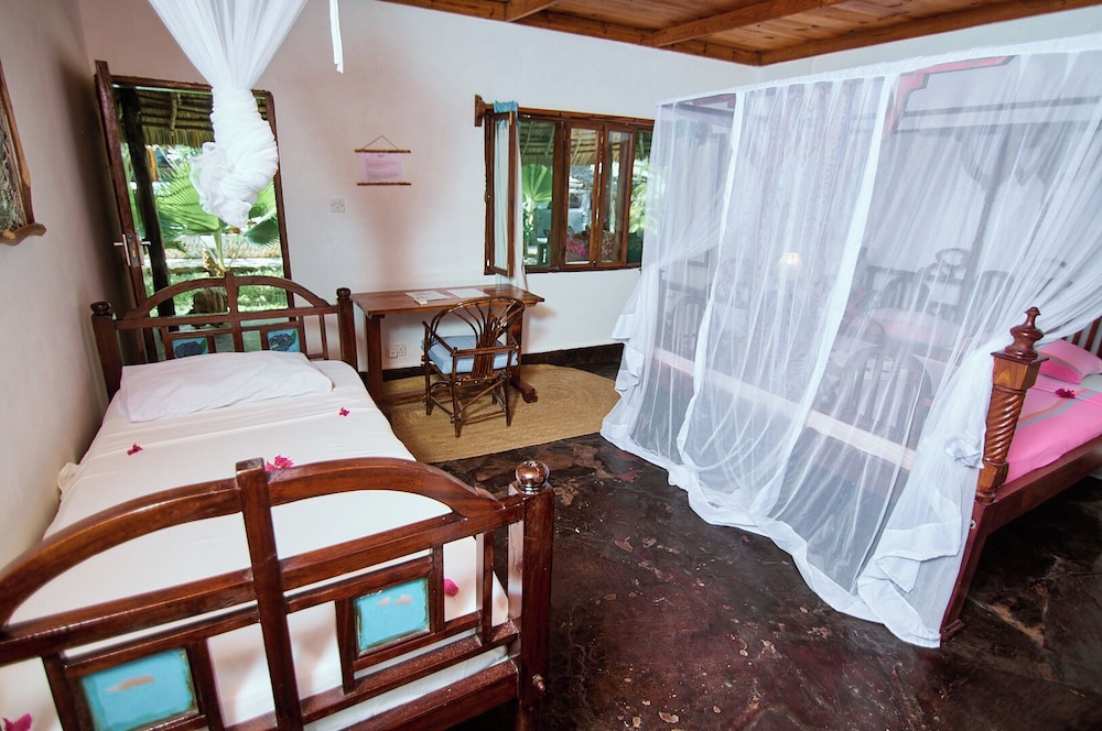 Deluxe Triple Room, Terrace, Pool View