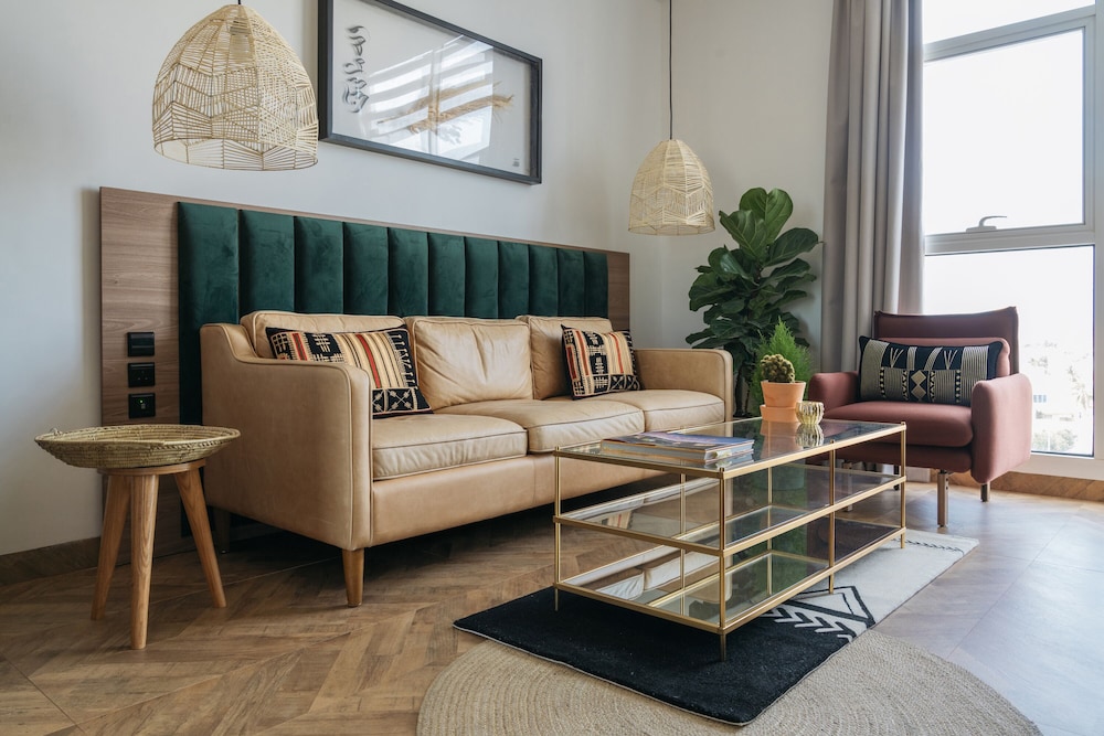 Suite, 1 Bedroom - Photo 1