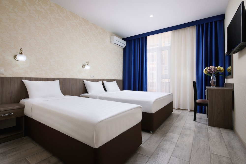 Basic Triple Room, Balcony, Resort View photo 1
