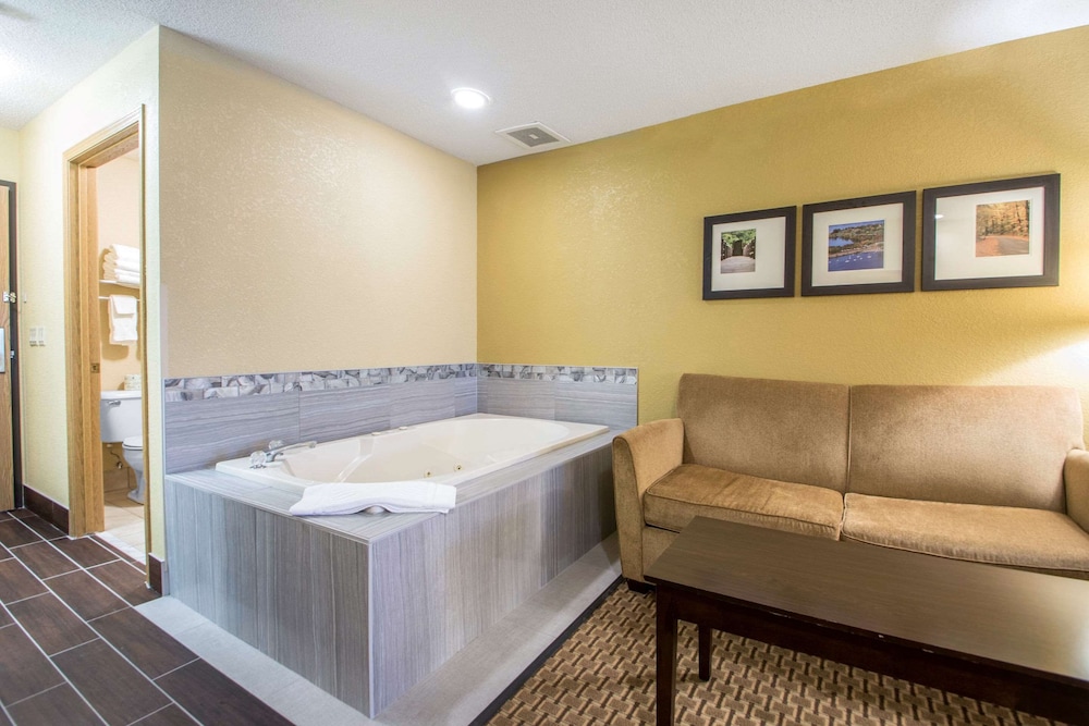 Suite, 1 King Bed with Sofa bed, Non Smoking - Photo 6