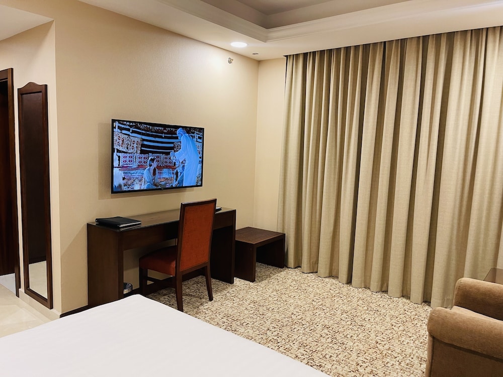 Standard King Room photo 3