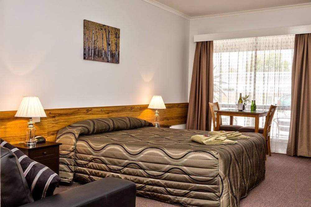 Deluxe Double Room, 1 Queen Bed, Bathtub photo 1