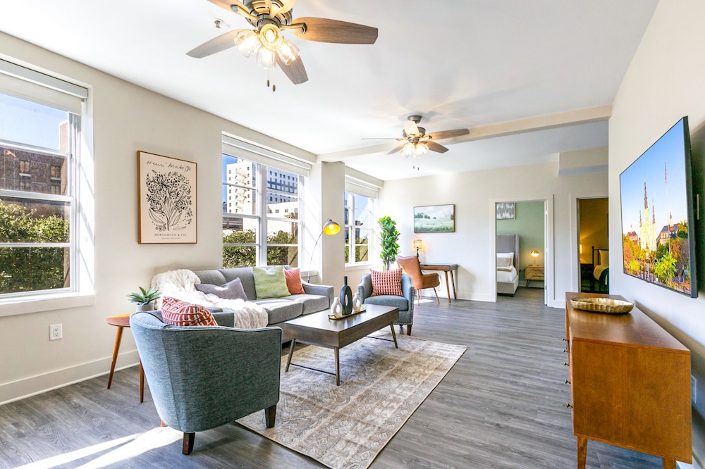 Luxury Condo, 4 Bedrooms