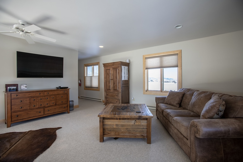 Panoramic Suite, 1 King Bed, Balcony, Mountain View, (Kootenai) photo 2